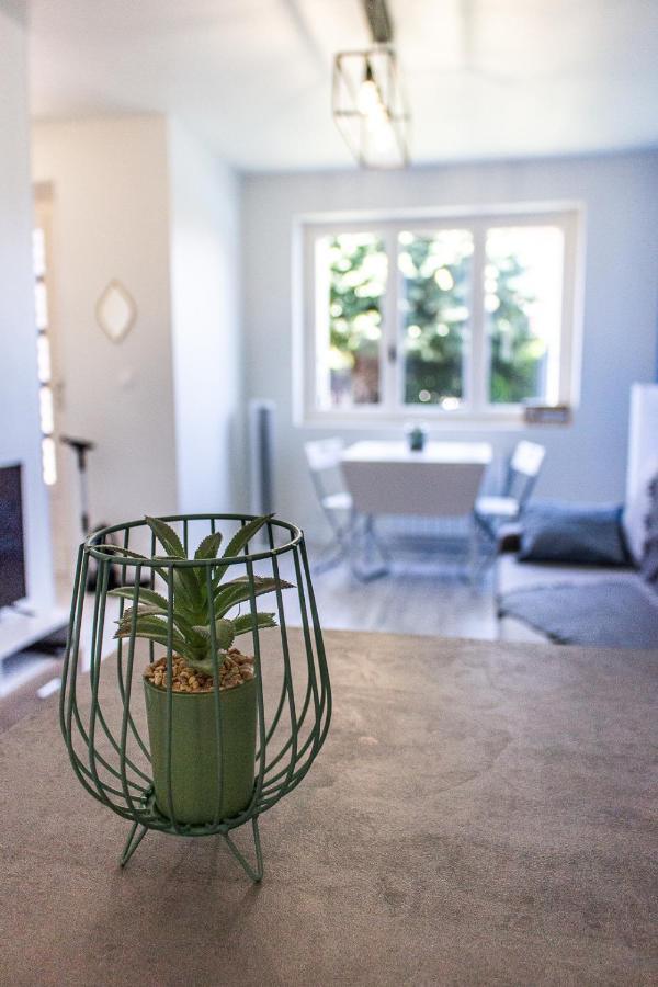 Maisonnette Avec Jardin, Parc Du Chene บรง ภายนอก รูปภาพ